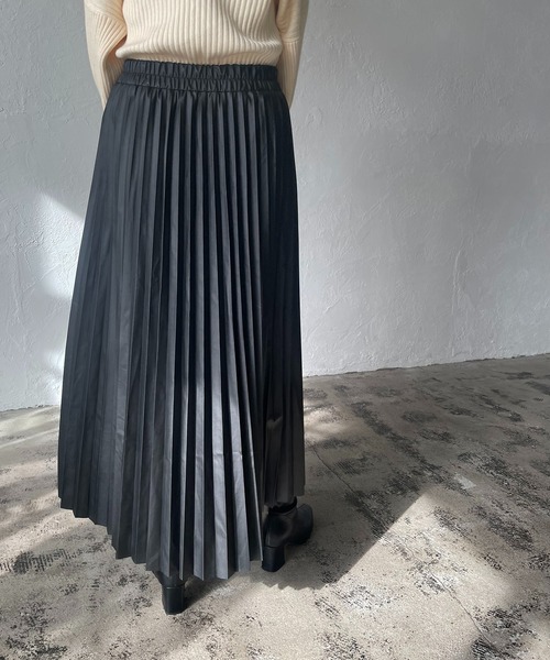210nouve(トゥージュヌーブ)の「フェイクレザープリーツスカート(スカート・レディース・ブラック/ホワイト/ブラウン/グリーン/ベージュ/チャコールグレー・FREE)」の20枚目の写真