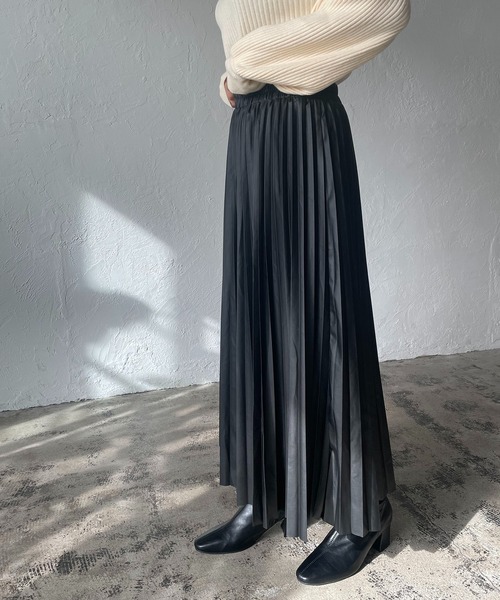 210nouve(トゥージュヌーブ)の「フェイクレザープリーツスカート(スカート・レディース・ブラック/ホワイト/ブラウン/グリーン/ベージュ/チャコールグレー・FREE)」の21枚目の写真