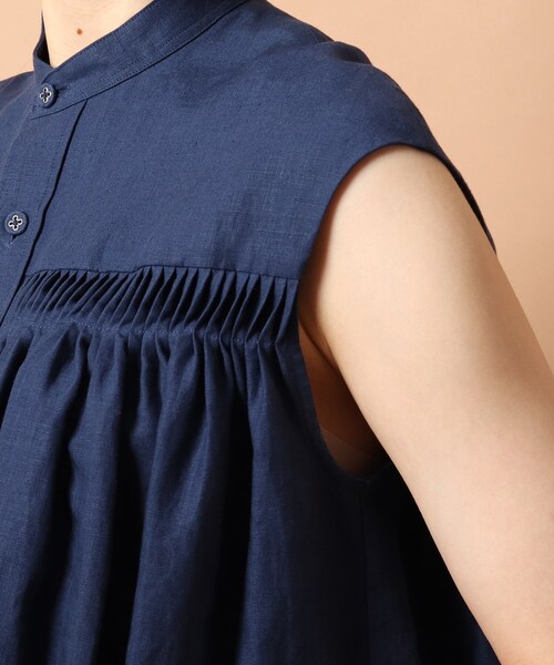Scye(サイ)の「◆SCYE(サイ)TUCKED Sleeveless Shirt(シャツ/ブラウス・レディース・ネイビー・00)」の9枚目の写真