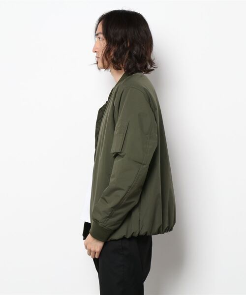 291295＝HOMME（ニーキューイチニーキューゴーオム）の「【291295=HOMME】平織りクロス 裏ラミネート加工 MA-1タイプ ブルゾン（MA-1・メンズ・ブラック/カーキ/ベージュ・4/3/2）」の4枚目の写真
