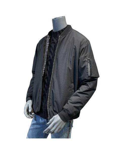 291295＝HOMME（ニーキューイチニーキューゴーオム）の「【291295=HOMME】平織りクロス 裏ラミネート加工 MA-1タイプ ブルゾン（MA-1・メンズ・ブラック/カーキ/ベージュ・4/3/2）」の2枚目の写真