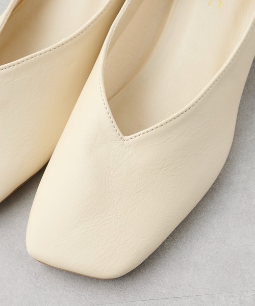 DISCOAT（ディスコート）の「アンクレット付パンプス（パンプス・レディース・アイボリー/ブラック・LARGE/MEDIUM）」の18枚目の写真