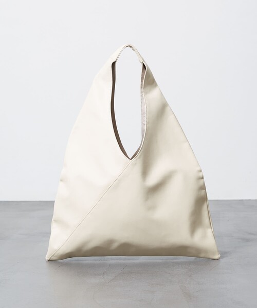 Firsthand(ファーストハンド)の「Firsthand/ファーストハンド レザートライアングルトートバッグ L / 防水レザー/レザートライアングルトートバッグ L / 本革 / 牛革 / レザーバッグ / 革バッグ(トートバッグ・レディース・ベージュ/オフホワイト/ブラック・ONE SIZE)」の2枚目の写真