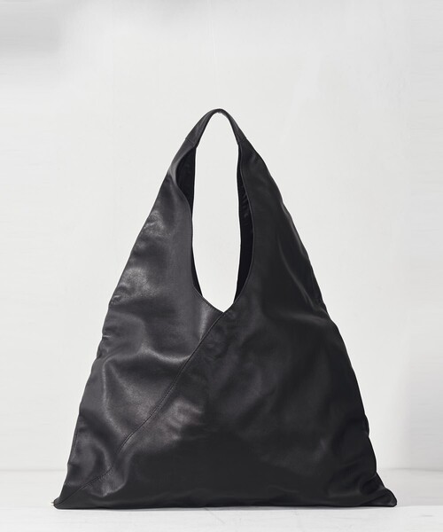 Firsthand(ファーストハンド)の「Firsthand/ファーストハンド レザートライアングルトートバッグ L / 防水レザー/レザートライアングルトートバッグ L / 本革 / 牛革 / レザーバッグ / 革バッグ(トートバッグ・レディース・ベージュ/オフホワイト/ブラック・ONE SIZE)」の11枚目の写真