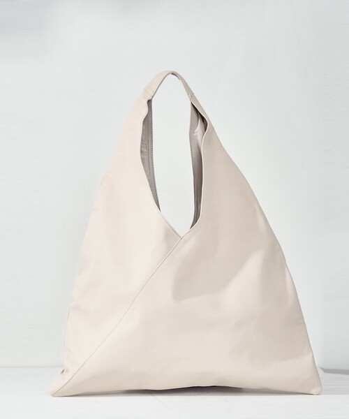 Firsthand(ファーストハンド)の「Firsthand/ファーストハンド レザートライアングルトートバッグ L / 防水レザー/レザートライアングルトートバッグ L / 本革 / 牛革 / レザーバッグ / 革バッグ(トートバッグ・レディース・ベージュ/オフホワイト/ブラック・ONE SIZE)」の12枚目の写真