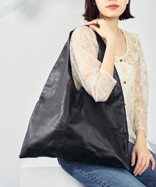 Firsthand(ファーストハンド)の「Firsthand/ファーストハンド レザートライアングルトートバッグ L / 防水レザー/レザートライアングルトートバッグ L / 本革 / 牛革 / レザーバッグ / 革バッグ(トートバッグ・レディース・ベージュ/オフホワイト/ブラック・ONE SIZE)」の13枚目の写真