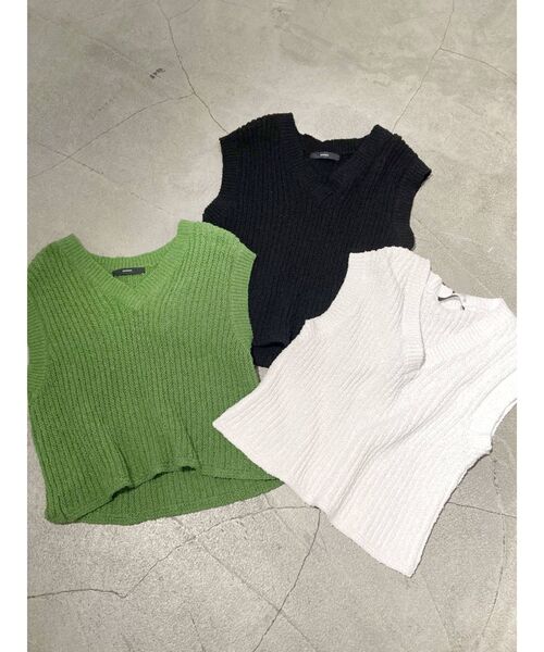 EMODA（エモダ）の「ブラッシュオーバーベスト（ベスト・レディース・ホワイト/ブラック/グリーン・FREE）」の4枚目の写真