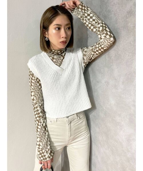 EMODA（エモダ）の「ブラッシュオーバーベスト（ベスト・レディース・ホワイト/ブラック/グリーン・FREE）」の6枚目の写真