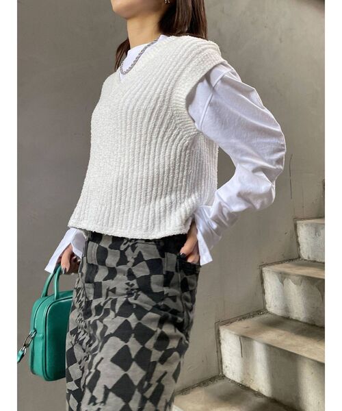 EMODA（エモダ）の「ブラッシュオーバーベスト（ベスト・レディース・ホワイト/ブラック/グリーン・FREE）」の11枚目の写真