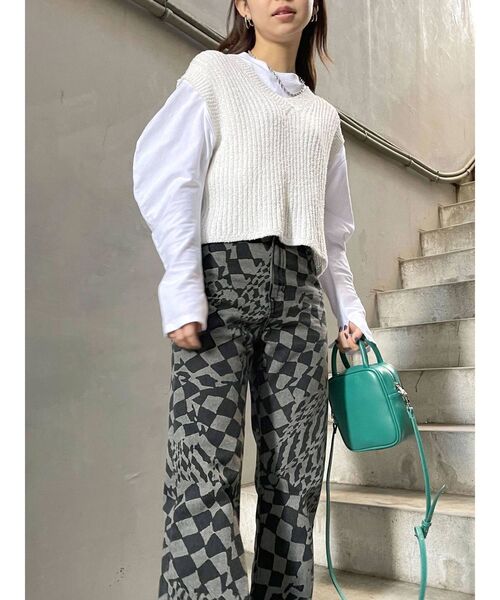 EMODA（エモダ）の「ブラッシュオーバーベスト（ベスト・レディース・ホワイト/ブラック/グリーン・FREE）」の12枚目の写真