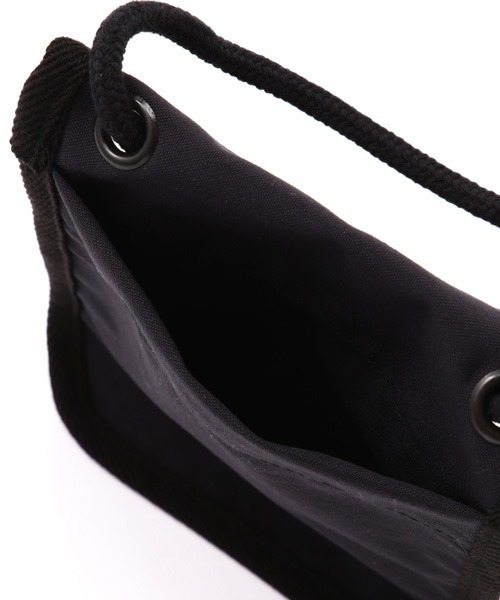 MHL.（エムエイチエル）の「WASHED NYLON（ポーチ・メンズ・ブラック/ベージュ・FREE）」の6枚目の写真