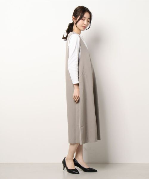 BELLUNA（ベルーナ）の「ドレープ素材美人顔ジャンパードレス（ジャンパースカート・レディース・モカ/グレイッシュベージュ/ブラック・LARGE/X-LARGE/MEDIUM）」の11枚目の写真