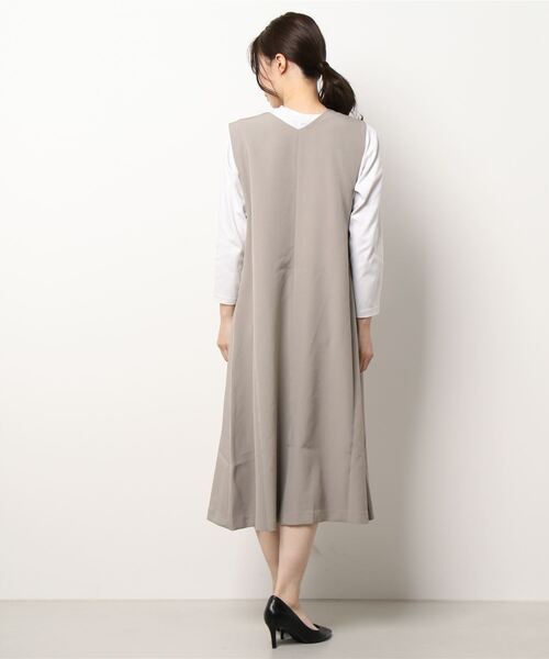 BELLUNA（ベルーナ）の「ドレープ素材美人顔ジャンパードレス（ジャンパースカート・レディース・モカ/グレイッシュベージュ/ブラック・LARGE/X-LARGE/MEDIUM）」の12枚目の写真