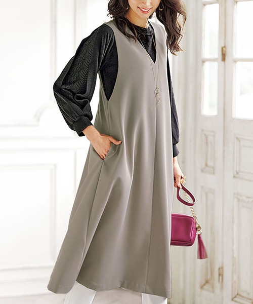 BELLUNA（ベルーナ）の「ドレープ素材美人顔ジャンパードレス（ジャンパースカート・レディース・モカ/グレイッシュベージュ/ブラック・LARGE/X-LARGE/MEDIUM）」の3枚目の写真