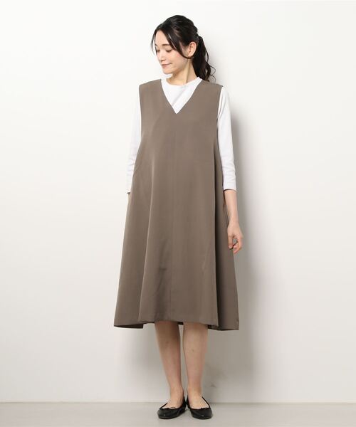 BELLUNA（ベルーナ）の「ドレープ素材美人顔ジャンパードレス（ジャンパースカート・レディース・モカ/グレイッシュベージュ/ブラック・LARGE/X-LARGE/MEDIUM）」の9枚目の写真