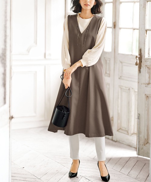 BELLUNA（ベルーナ）の「ドレープ素材美人顔ジャンパードレス（ジャンパースカート・レディース・モカ/グレイッシュベージュ/ブラック・LARGE/X-LARGE/MEDIUM）」の6枚目の写真