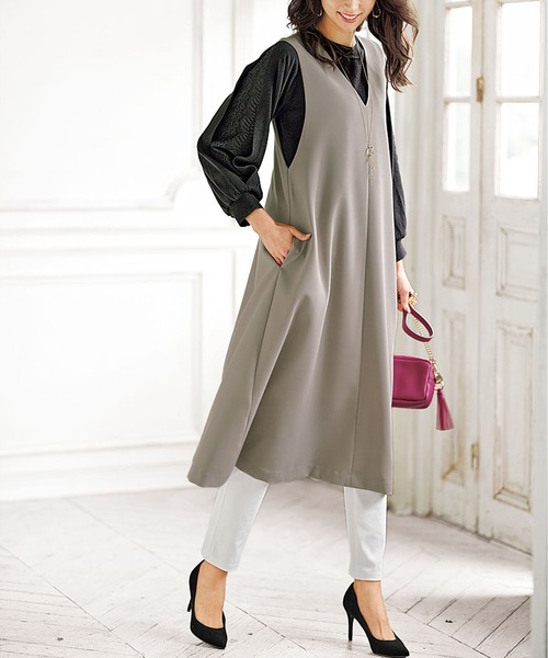 BELLUNA（ベルーナ）の「ドレープ素材美人顔ジャンパードレス（ジャンパースカート・レディース・モカ/グレイッシュベージュ/ブラック・LARGE/X-LARGE/MEDIUM）」の7枚目の写真