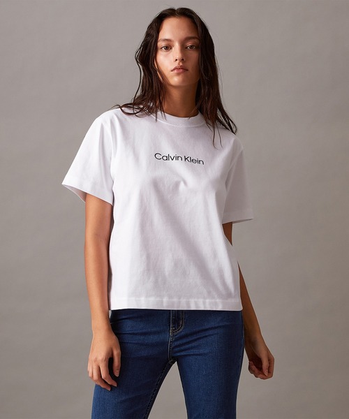 Calvin Klein（カルバン・クライン）の「モダン ボクシー Tシャツ（Tシャツ/カットソー・レディース・ネイビー/ホワイト/ホワイト系その他/ブラック/ピンク/レッド/ダークグリーン/ホワイト系/ブラック系・M/L/S/XS）」の10枚目の写真