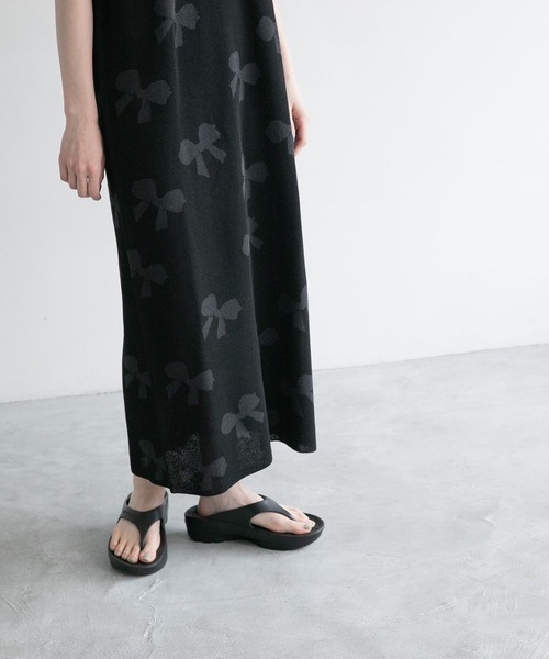 yuw（ユウ）の「ＴＥＬＩＣ　Ｗ　ＦＬＩＰＦＬＯＰ　258119（サンダル・レディース・ブラック・MEDIUM/LARGE）」の22枚目の写真