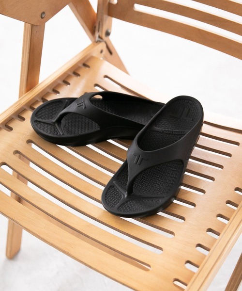 yuw（ユウ）の「ＴＥＬＩＣ　Ｗ　ＦＬＩＰＦＬＯＰ　258119（サンダル・レディース・ブラック・MEDIUM/LARGE）」の6枚目の写真