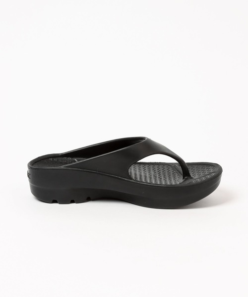 yuw（ユウ）の「ＴＥＬＩＣ　Ｗ　ＦＬＩＰＦＬＯＰ　258119（サンダル・レディース・ブラック・MEDIUM/LARGE）」の9枚目の写真