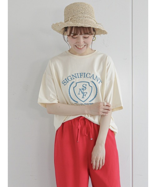 ehka sopo（エヘカソポ）の「カレッジロゴ刺繍Tシャツ（ニット/セーター・レディース・パープル/オフホワイト/キナリ・ﾌﾘ-）」の2枚目の写真
