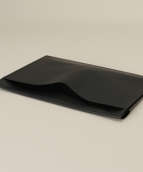 HIGHTIDE（ハイタイド）の「【HIGHTIDE/ハイタイド】ジェネラルパーパスケースA4(ネーエ)（パスケース・メンズ・ブラック/White・FREE）」の7枚目の写真