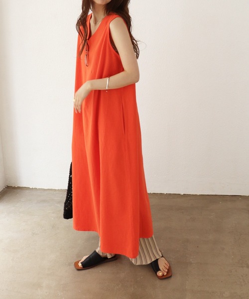 Shelly island（シェリーアイランド）の「コットンエンボスVネック