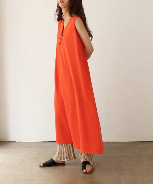 Shelly island(シェリーアイランド)の「コットンエンボスVネックロングワンピース(ワンピース・レディース・ブラック/オレンジ/グリーン・M)」の6枚目の写真