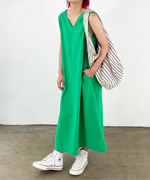 Shelly island(シェリーアイランド)の「コットンエンボスVネックロングワンピース(ワンピース・レディース・ブラック/オレンジ/グリーン・M)」の14枚目の写真