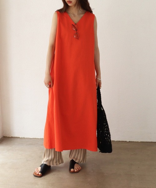 Shelly island(シェリーアイランド)の「コットンエンボスVネックロングワンピース(ワンピース・レディース・ブラック/オレンジ/グリーン・M)」の4枚目の写真