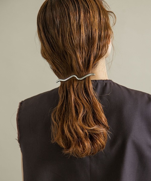 SMELLY（スメリー）の「ニュアンスラインメタルバレッタ（バレッタ/ヘアクリップ・レディース・シルバー/ゴールド・-）」の5枚目の写真