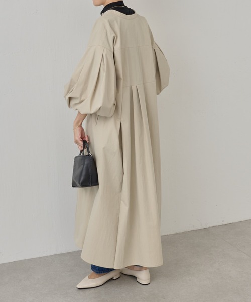 ノーカラーでレイヤードしやすい ロングシーズン着回しを楽しめる Beardsley ビアズリー のワンピース ノーカラーでレイヤードしやすい Beardsley ビアズリー のファッション ワンピース ロングシーズン着回しを楽しめる ボリューム袖シャツワンピース ワンピース