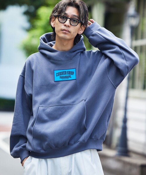 Paragraph（パラグラフ）の「【PARAGRAPH/パラグラフ】 スクエアワンポイントフーディー/NO.006/ワンポイントロゴ/スウェットパーカー/ユニセックス/フリーサイズ（パーカー・メンズ・ブラック/チャコールグレー/ライトグレー/ネイビー・ﾌﾘ-）」の3枚目の写真
