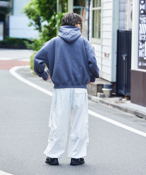 Paragraph（パラグラフ）の「【PARAGRAPH/パラグラフ】 スクエアワンポイントフーディー/NO.006/ワンポイントロゴ/スウェットパーカー/ユニセックス/フリーサイズ（パーカー・メンズ・ブラック/チャコールグレー/ライトグレー/ネイビー・ﾌﾘ-）」の8枚目の写真