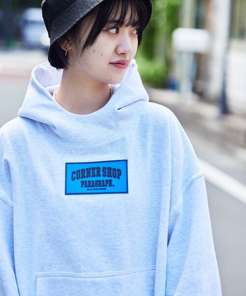 Paragraph（パラグラフ）の「【PARAGRAPH/パラグラフ】 スクエアワンポイントフーディー/NO.006/ワンポイントロゴ/スウェットパーカー/ユニセックス/フリーサイズ（パーカー・メンズ・ブラック/チャコールグレー/ライトグレー/ネイビー・ﾌﾘ-）」の9枚目の写真