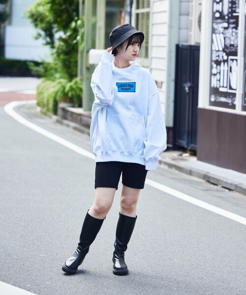 Paragraph（パラグラフ）の「【PARAGRAPH/パラグラフ】 スクエアワンポイントフーディー/NO.006/ワンポイントロゴ/スウェットパーカー/ユニセックス/フリーサイズ（パーカー・メンズ・ブラック/チャコールグレー/ライトグレー/ネイビー・ﾌﾘ-）」の12枚目の写真