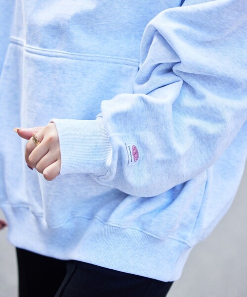 Paragraph（パラグラフ）の「【PARAGRAPH/パラグラフ】 スクエアワンポイントフーディー/NO.006/ワンポイントロゴ/スウェットパーカー/ユニセックス/フリーサイズ（パーカー・メンズ・ブラック/チャコールグレー/ライトグレー/ネイビー・ﾌﾘ-）」の14枚目の写真