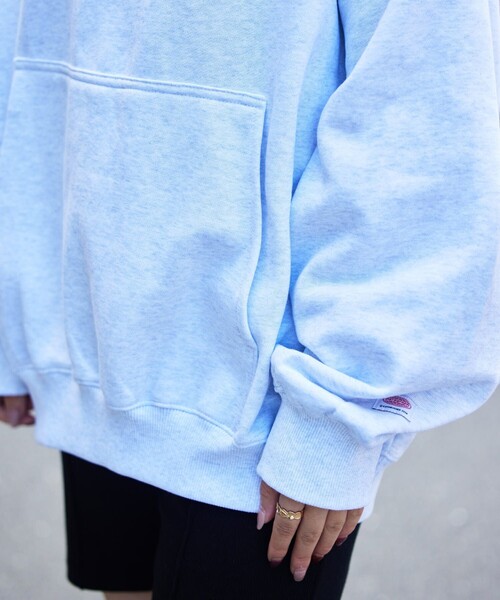 Paragraph（パラグラフ）の「【PARAGRAPH/パラグラフ】 スクエアワンポイントフーディー/NO.006/ワンポイントロゴ/スウェットパーカー/ユニセックス/フリーサイズ（パーカー・メンズ・ブラック/チャコールグレー/ライトグレー/ネイビー・ﾌﾘ-）」の15枚目の写真