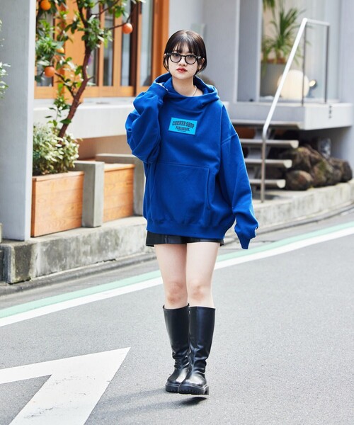 Paragraph（パラグラフ）の「【PARAGRAPH/パラグラフ】 スクエアワンポイントフーディー/NO.006/ワンポイントロゴ/スウェットパーカー/ユニセックス/フリーサイズ（パーカー・メンズ・ブラック/チャコールグレー/ライトグレー/ネイビー・ﾌﾘ-）」の17枚目の写真