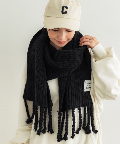 coca(coca)(コカ)の「もこもこタッセルマフラー(マフラー・レディース・ホワイト/ブラウン/ブラック・ONE SIZE)」の2枚目の写真