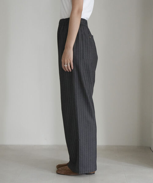 fredy emue(フレディエミュ)の「ストライプイージーセミワイドパンツ(その他パンツ・レディース・ブラック系その他/グレー系その他・38/36)」の7枚目の写真