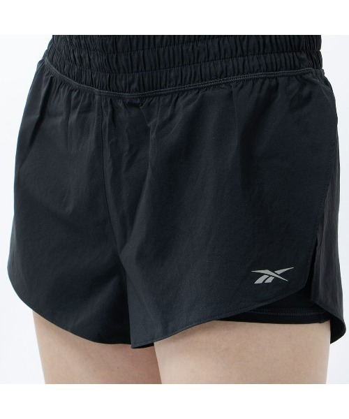 Reebok（リーボック）の「ワークアウト ラン 2 イン 1 ショートパンツ / WOR Run 2 in 1 Short （ブラック）（その他パンツ・レディース・ブラック・L/A/M/S/XL）」の4枚目の写真