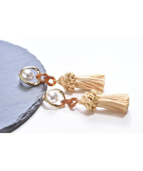 tone（トーン）の「【Astyle】パールチェーンタッセルピアス(MA)（ピアス（両耳用）・レディース・ブラウン系その他・FREE）」の2枚目の写真
