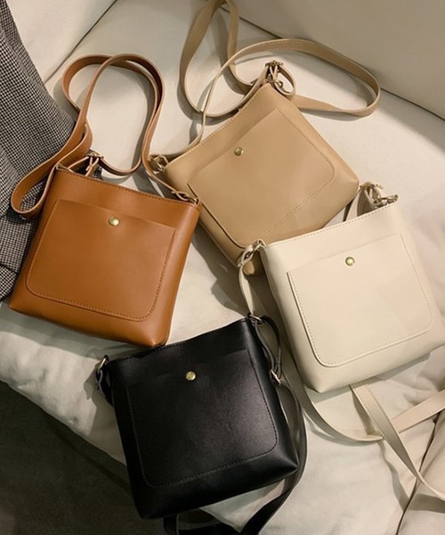 EPICKS（エピックス）の「シンプルボタンショルダーバッグ（ショルダーバッグ・レディース・ホワイト/ベージュ/ブラック/ブラウン・F）」の5枚目の写真