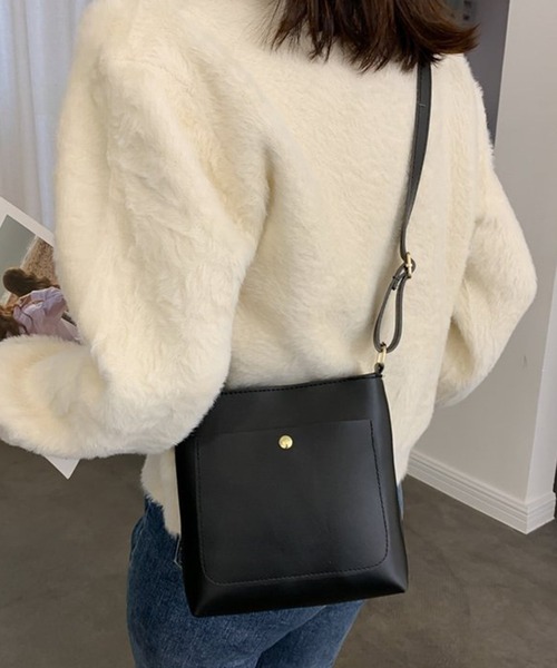 EPICKS（エピックス）の「シンプルボタンショルダーバッグ（ショルダーバッグ・レディース・ホワイト/ベージュ/ブラック/ブラウン・F）」の8枚目の写真