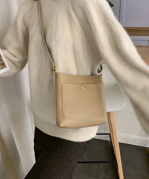 EPICKS（エピックス）の「シンプルボタンショルダーバッグ（ショルダーバッグ・レディース・ホワイト/ベージュ/ブラック/ブラウン・F）」の7枚目の写真