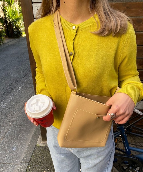 EPICKS（エピックス）の「シンプルボタンショルダーバッグ（ショルダーバッグ・レディース・ホワイト/ベージュ/ブラック/ブラウン・F）」の20枚目の写真