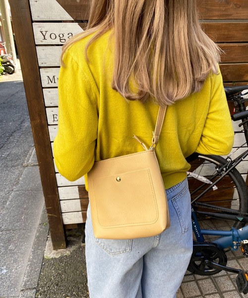 EPICKS（エピックス）の「シンプルボタンショルダーバッグ（ショルダーバッグ・レディース・ホワイト/ベージュ/ブラック/ブラウン・F）」の21枚目の写真