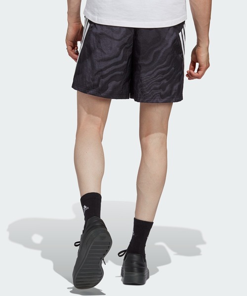 adidas（アディダス）の「フューチャー アイコン 総柄プリント